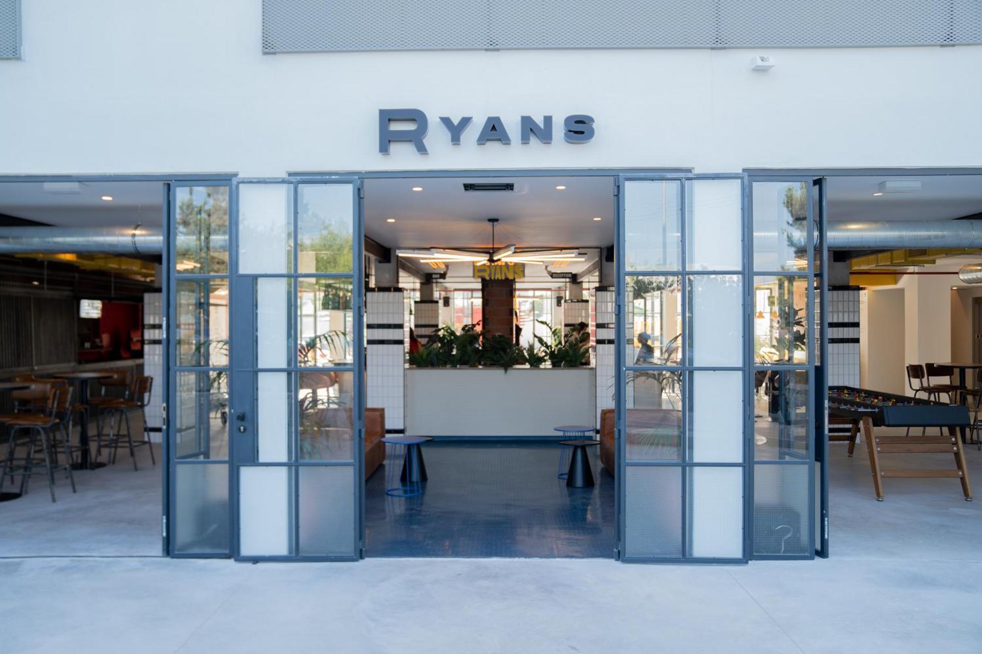 Ryans Lolas - Adults Only Sant Antoni de Portmany Екстериор снимка