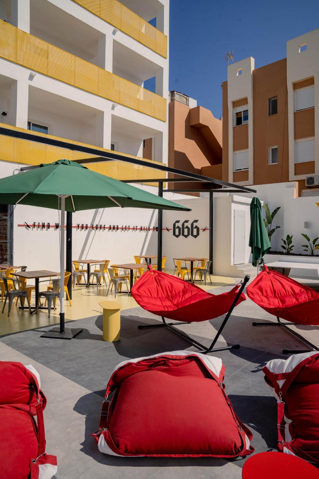 Ryans Lolas - Adults Only Sant Antoni de Portmany Екстериор снимка