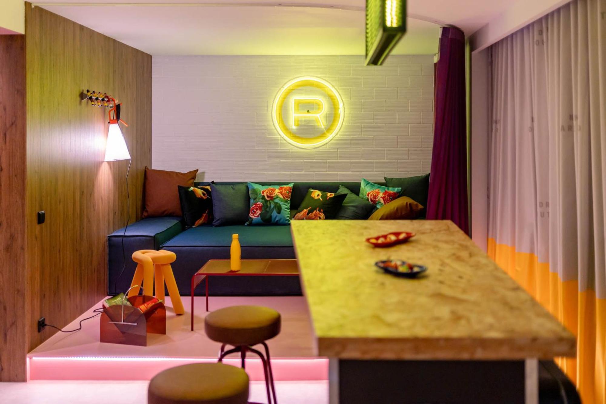 Ryans Lolas - Adults Only Sant Antoni de Portmany Екстериор снимка