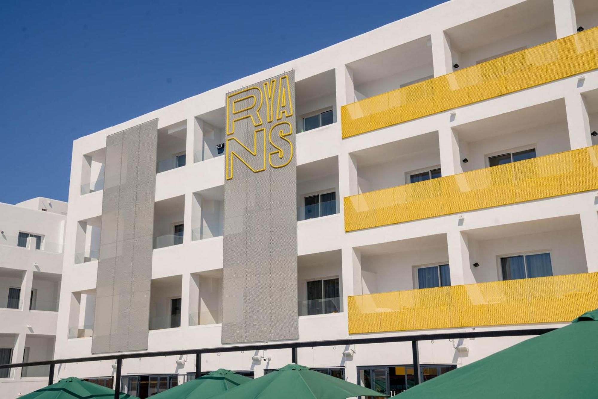 Ryans Lolas - Adults Only Sant Antoni de Portmany Екстериор снимка