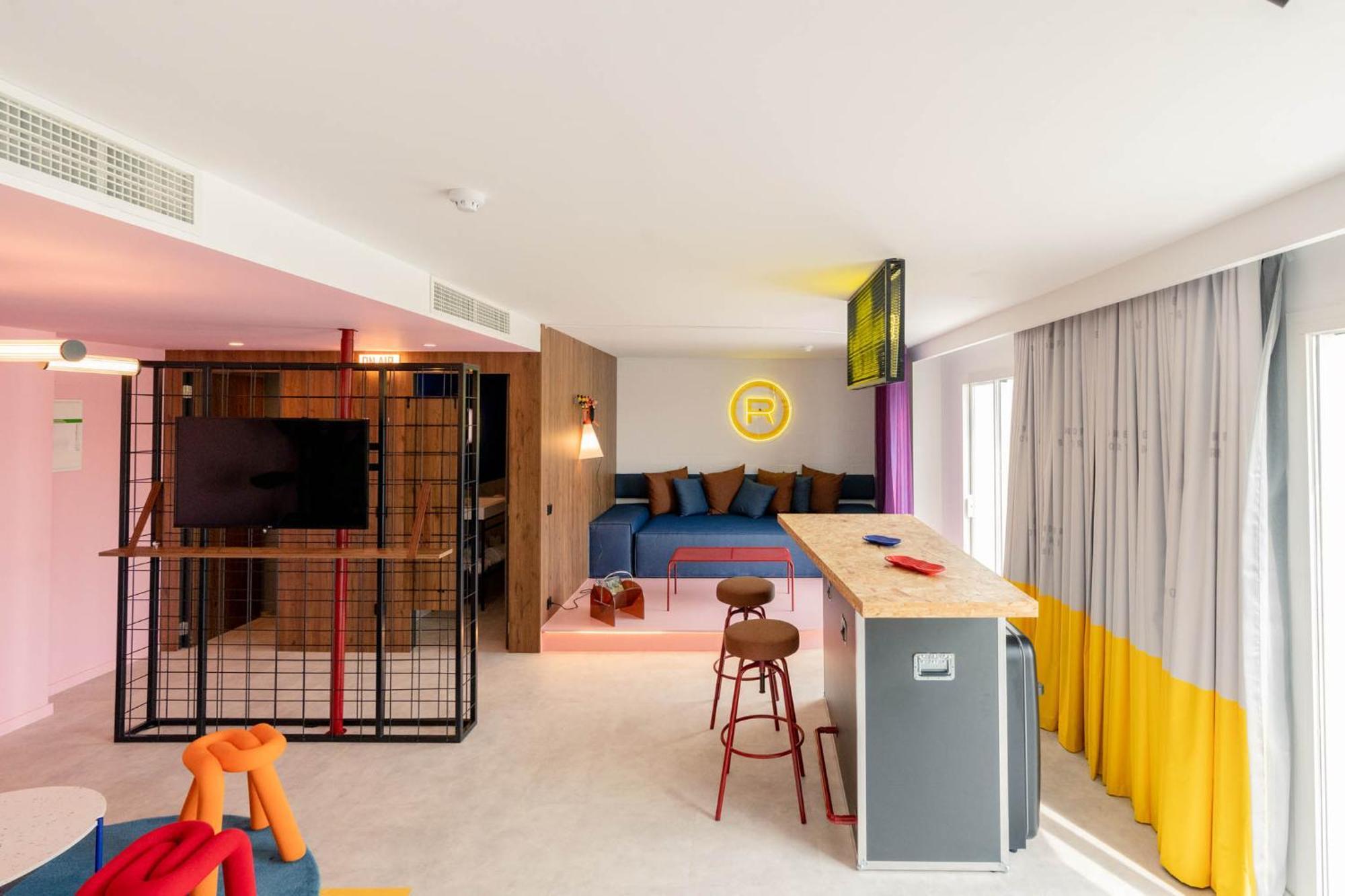 Ryans Lolas - Adults Only Sant Antoni de Portmany Екстериор снимка