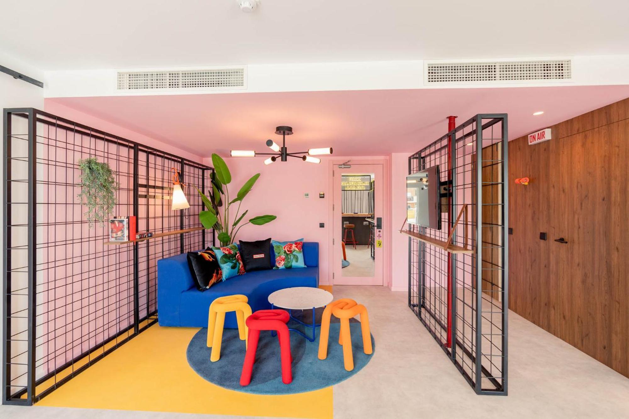 Ryans Lolas - Adults Only Sant Antoni de Portmany Екстериор снимка