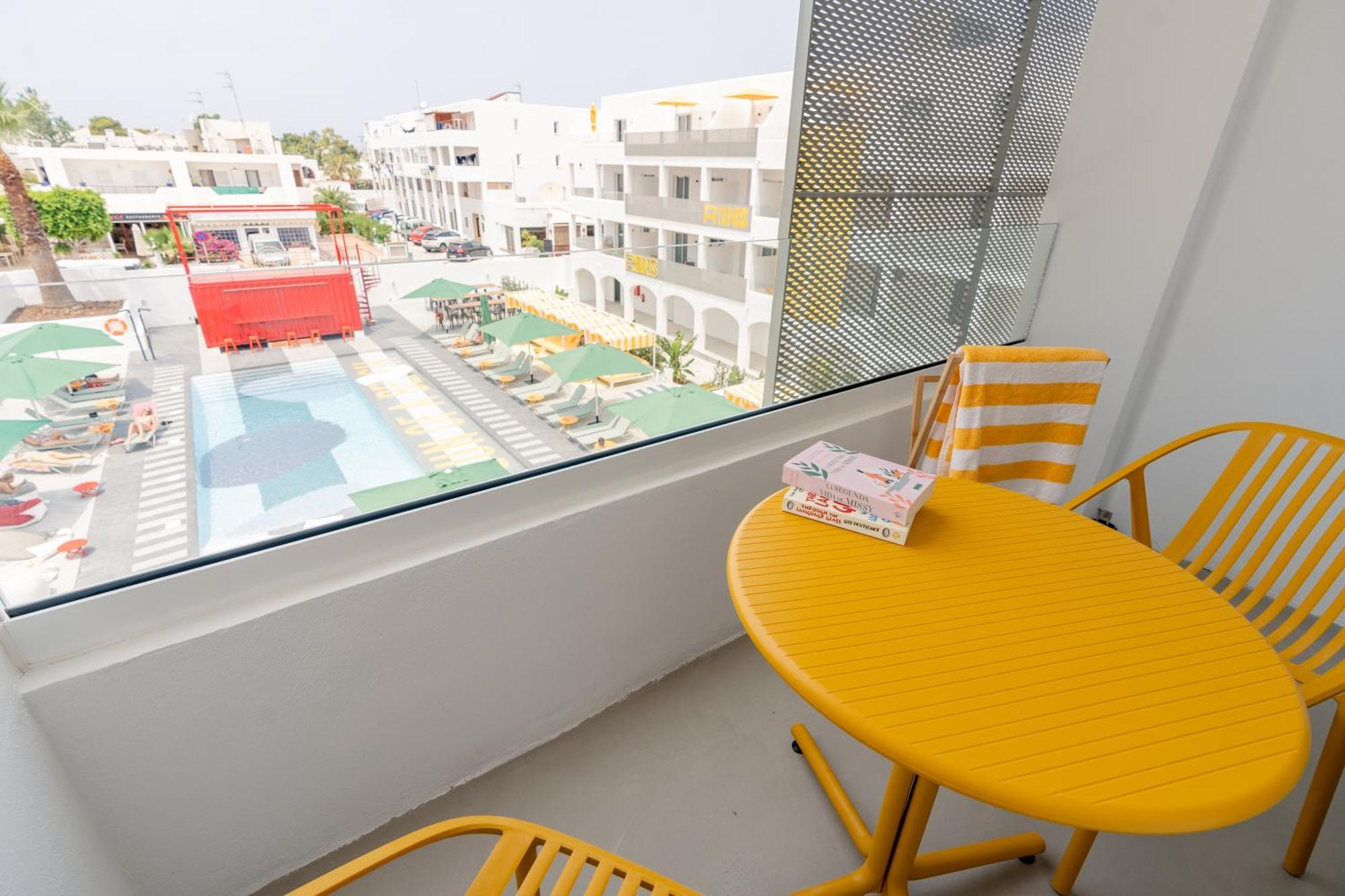 Ryans Lolas - Adults Only Sant Antoni de Portmany Екстериор снимка